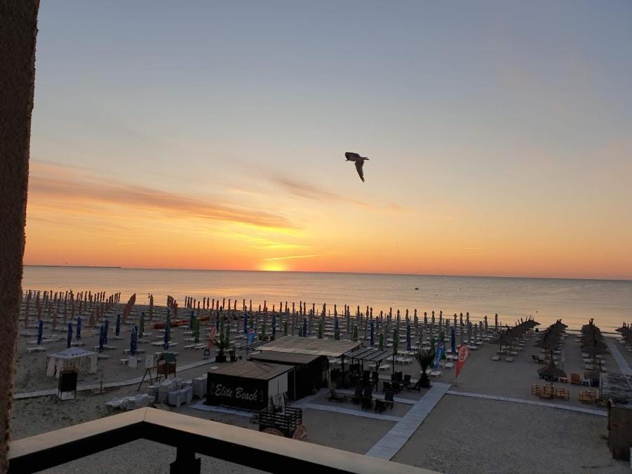Beach Rooms Roberta Mamaia Exterior foto